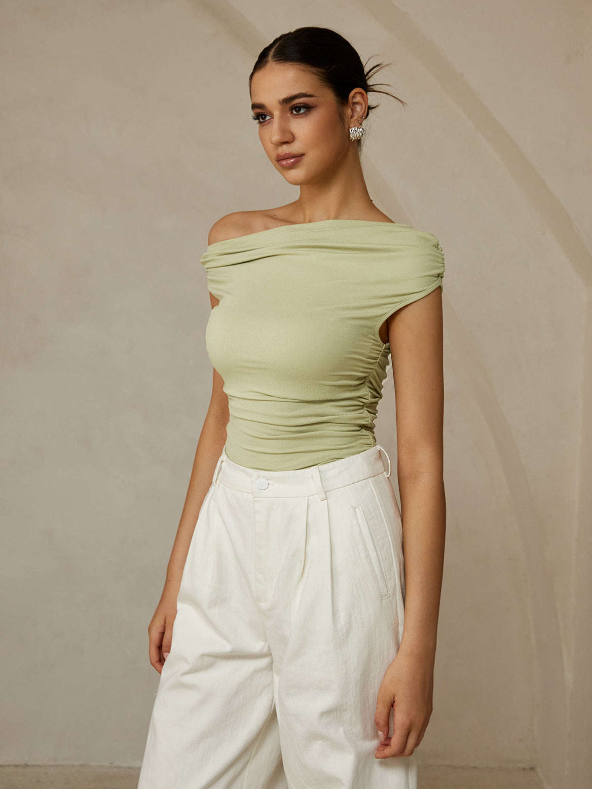 Élise I T-shirt élégant à col asymétrique
