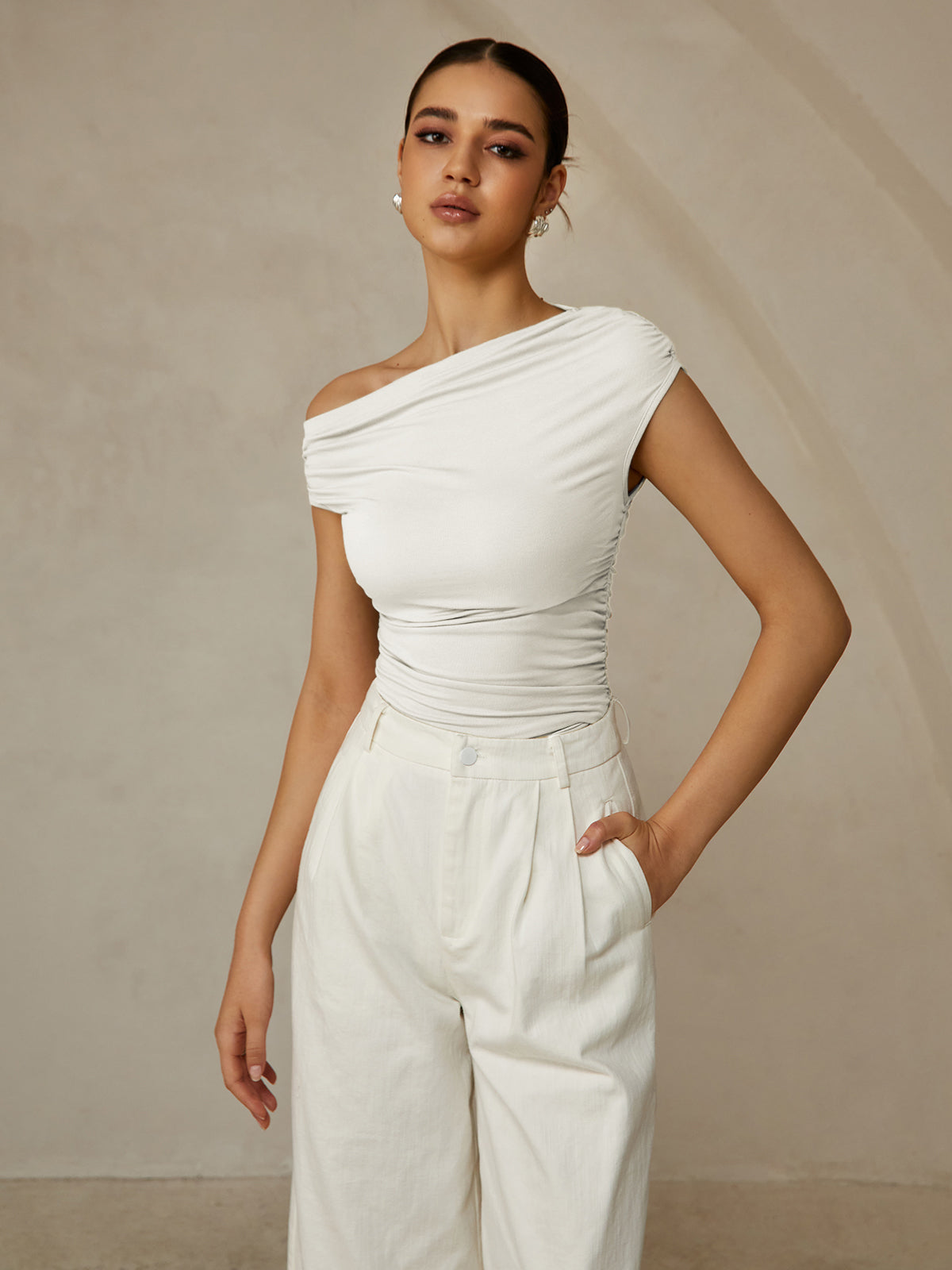 Élise I T-shirt élégant à col asymétrique