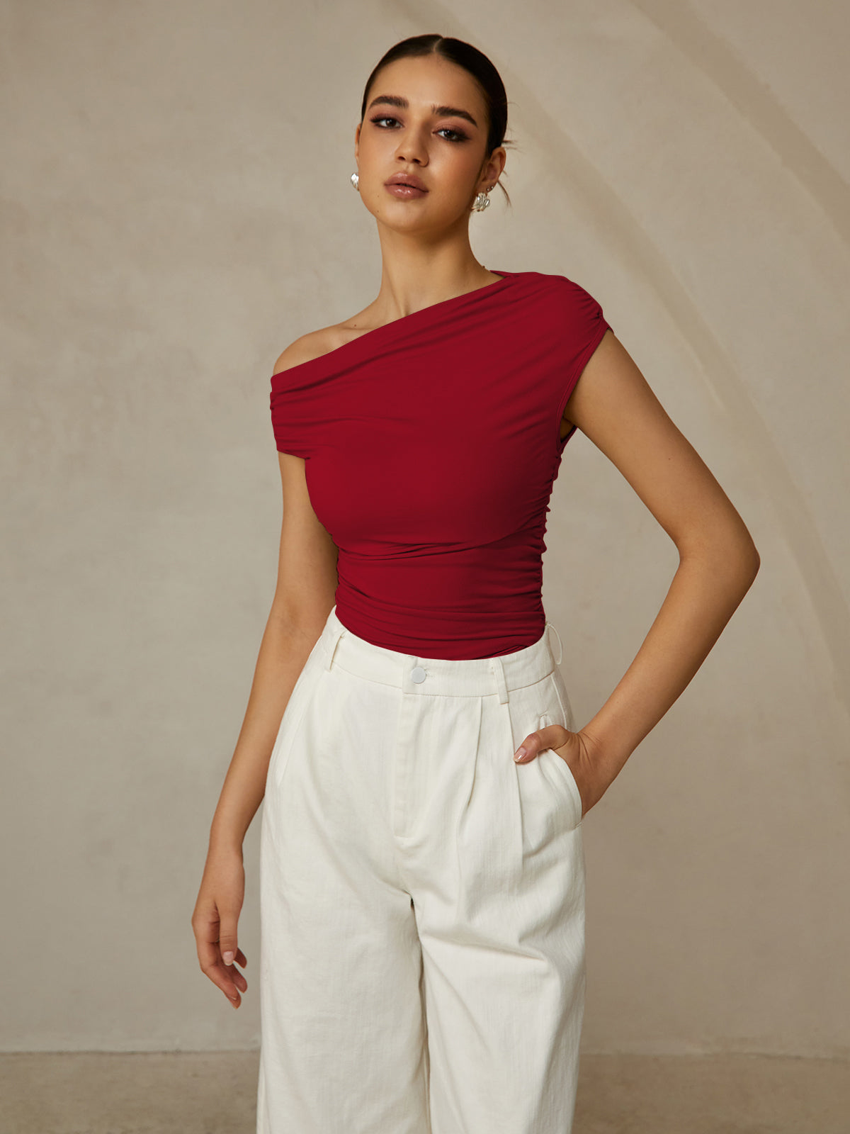 Élise I T-shirt élégant à col asymétrique