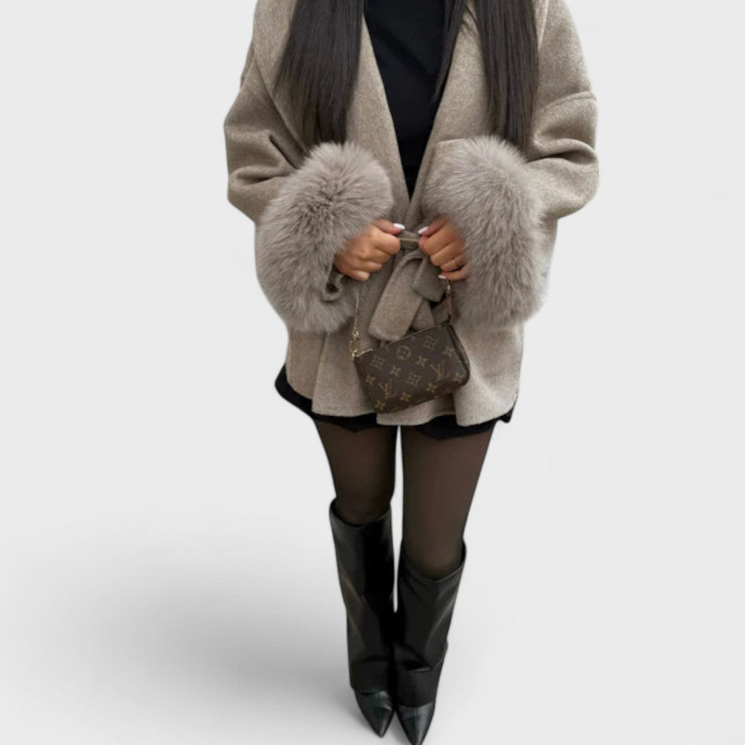 Lana™ | Élégant manteau avec détails en fourrure synthétique
