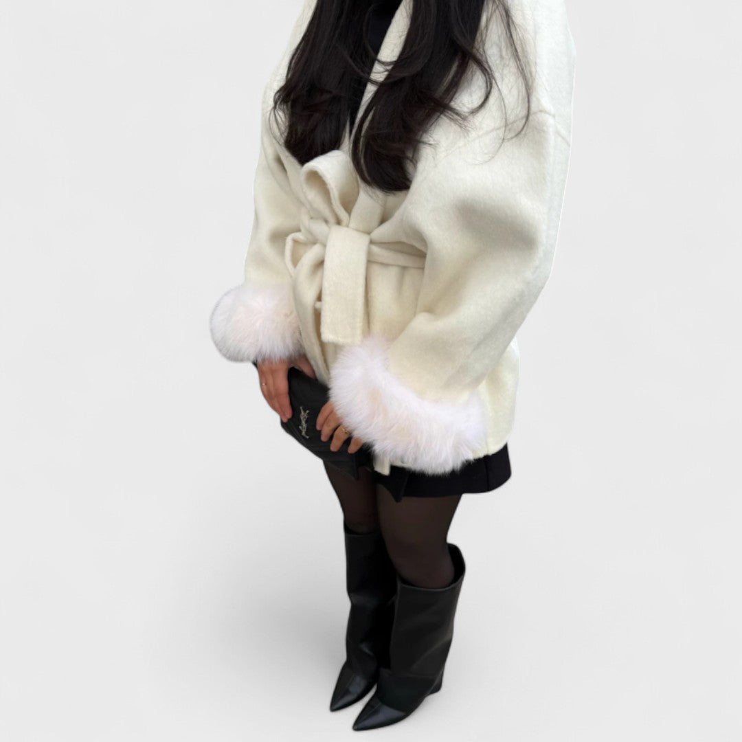 Lana™ | Élégant manteau avec détails en fourrure synthétique